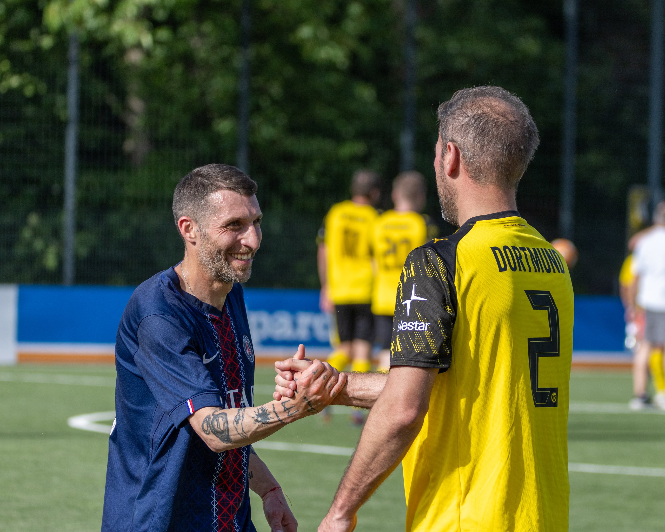 Emotionale Szene während eines Fußballspiels